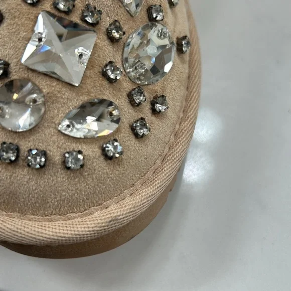AZALEA WANG Gorgeous Blinged out UGG style boot size 8 NWOB - Picture 5 of 10